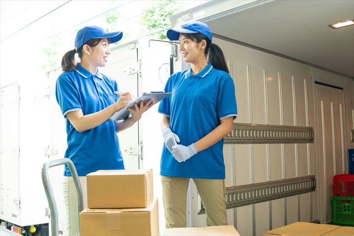 《厚木市》週払いOK・3.5ｔ車でのコンビニへのドライ商品の配送ドライバー！（Web面接OK・ルート固定）