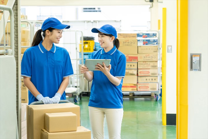 《北足立郡伊奈町》週払いOK・4ｔ車での食品のセンター間配送ドライバー！（高収入・案件少なめ）