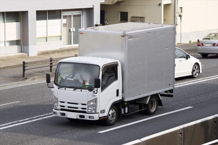 《豊岡市》週払いOK・1BOX～2ｔ車でのタイヤの入出庫及び配送ドライバー！（12月28日迄の短期・AT限定OK）