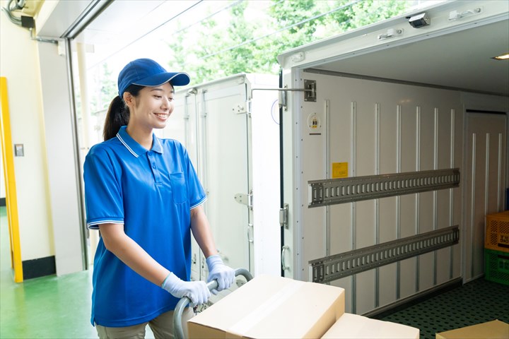 《愛甲郡愛川町》週払いOK・4ｔ車でのパンやお米の店舗配送ドライバー！（高収入・週休2日）