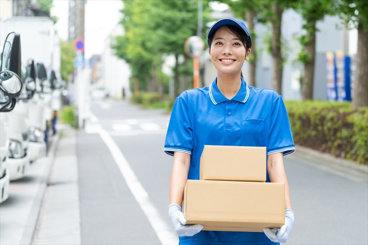 《杉並区》週払いOK・4ｔ車での冷凍食品のセンター間配送ドライバー！（高収入・日勤）