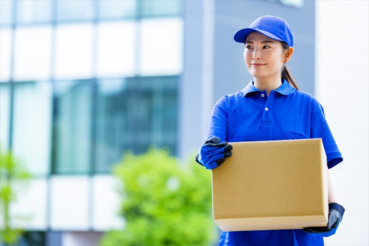 《武蔵村山市》週払いOK・4ｔ車でのスーパーへの青果配送ドライバー！（Web面接OK・高時給）