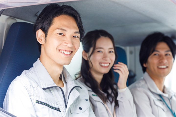 《大田区》週払いOK・2ｔ車での生花の店舗配送ドライバー！（Web面接OK・週休2日）