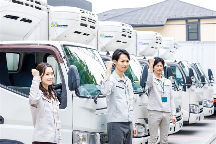 《春日井市》週払いOK・大型車でのコーヒー店で扱う商品全般のセンター間配送ドライバー！（週休2日・大型未経験OK）