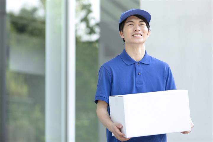 《京都市伏見区》週払いOK・普通車での企業や介護施設などへのお弁当の配送ドライバー！（Web面接OK・高時給）