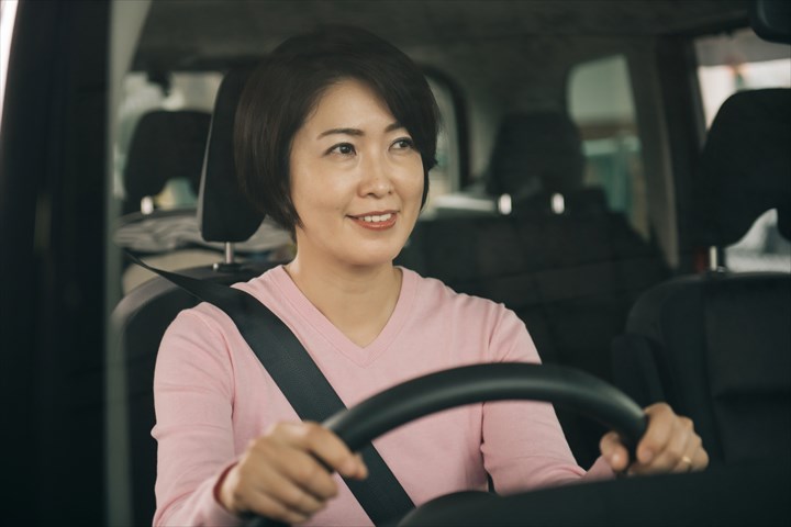 《台東区》週払いOK・普通車での透析クリニックでの送迎ドライバー！（Web面接OK・シニア活躍中）