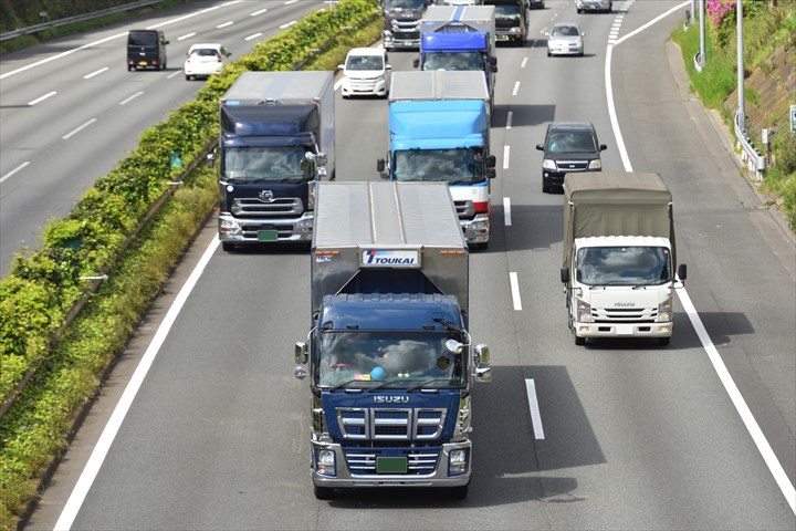 《大阪市住之江区》週払いOK・4ｔ増トン車での企業への一般貨物の集配ドライバー！（Web面接OK・高時給）