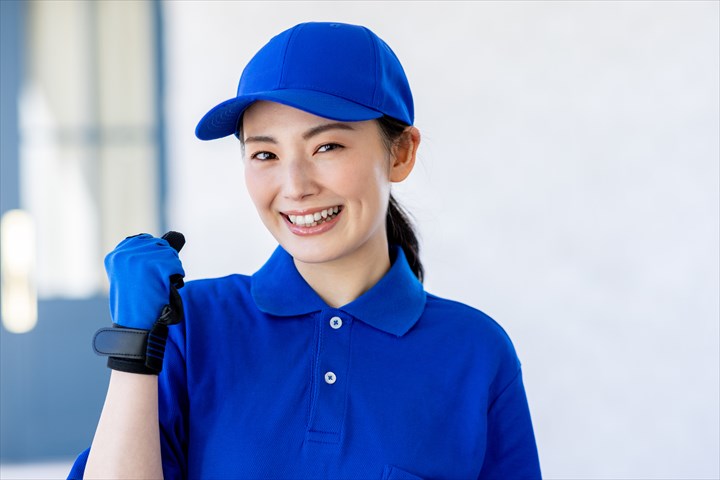 《高崎市》週払いOK・4ｔ車でのパンなどの工場間配送ドライバー兼構内作業スタッフ！（高収入・週休2日）