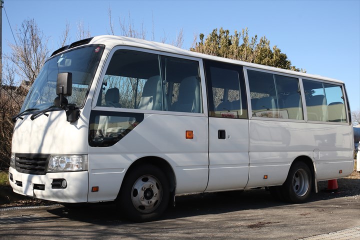 《摂津市》週払いOK・マイクロ～中型バスでの駅と企業や学校間の送迎ドライバー！（Web面接OK・超高時給）