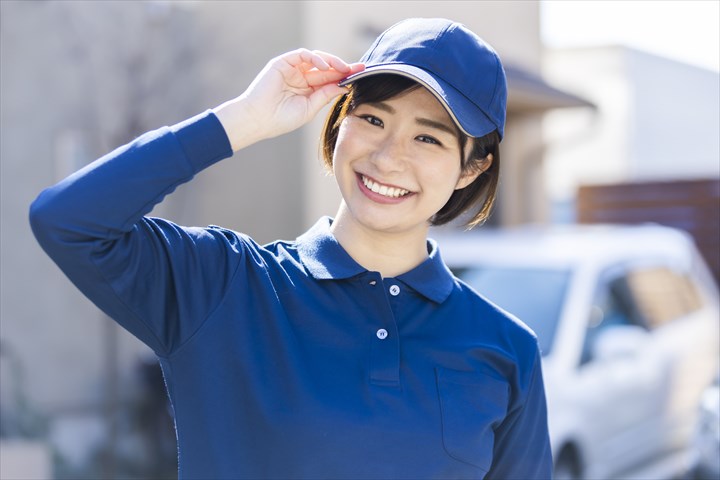《葛飾区》週払いOK・2ｔ車での駅ビルへの水産加工品の配送ドライバー！（11月末迄の短期・高時給）