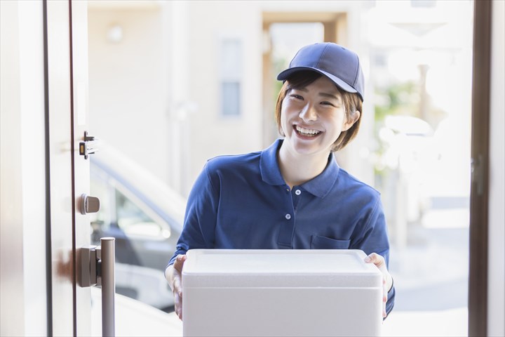 《足立区》週払いOK・1.5ｔ～2ｔ車での食品の個宅配送ドライバー！（Web面接OK・土日休み）