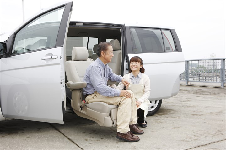 《杉並区》週払いOK・1BOX車でのデイサービス利用者の送迎ドライバー！（AT限定OK・週3勤務）