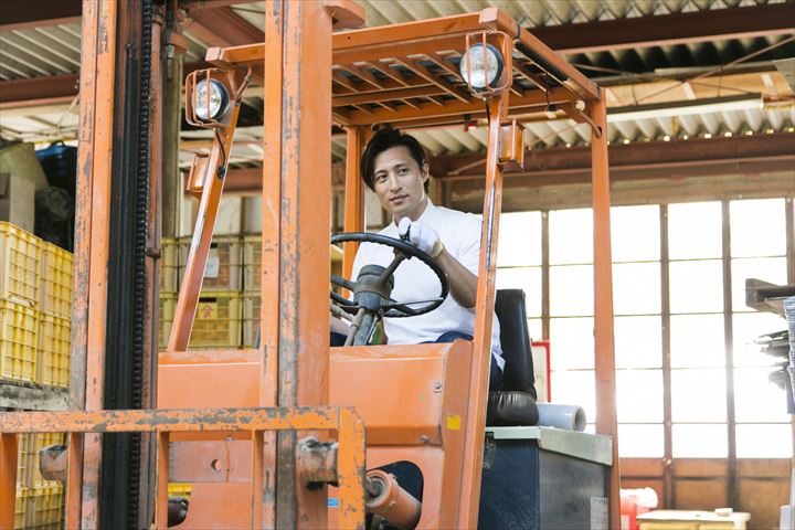 《名古屋市西区》週払いOK・カウンターフォークでの廃材の仕分け作業スタッフ！（経験を活かす・日曜休み）