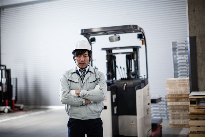 《足柄上郡中井町》週払いOK・リーチフォークでのチルド食品の入出庫スタッフ！（Web面接OK・週休2日）