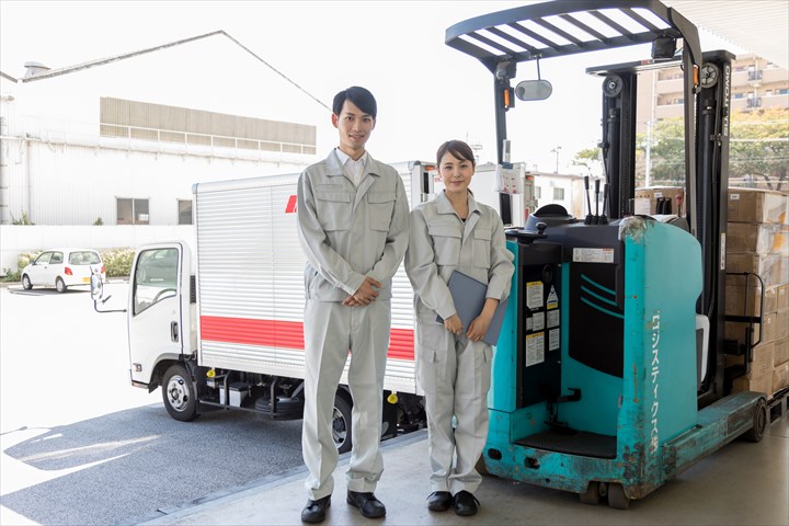 《所沢市》週払いOK・物流センター内でのお菓子の積み込み作業スタッフ！（Web面接OK・週休2日）
