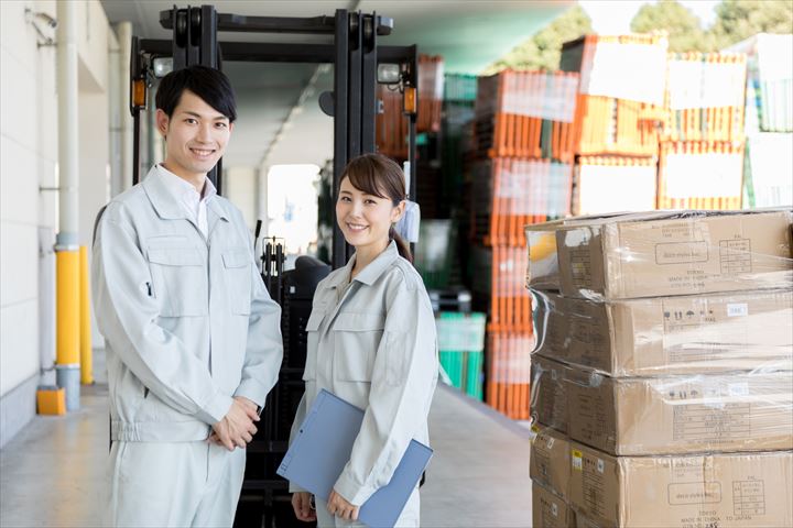 《座間市》週払いOK・フォークリフトを使用した常温品の入出庫作業スタッフ！（高時給・週休2日）