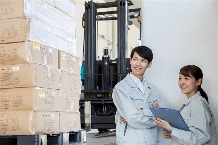 《大阪市西成区》週払いOK・フォークリフトでのおもちゃの倉庫内作業スタッフ！（土日祝休み・高時給）