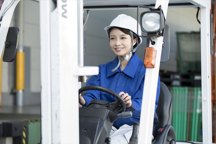 《江東区》週払いOK・カウンターフォークでの青果物の搬入作業スタッフ！（Web面接OK・週休2日）