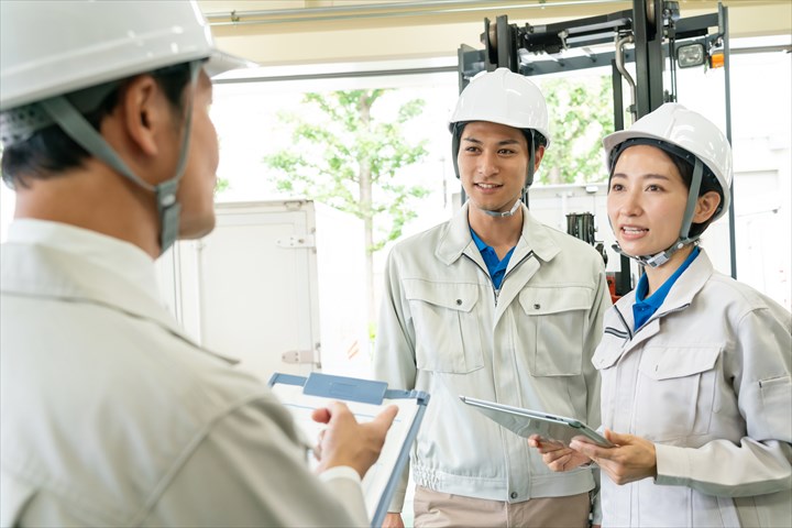 《常総市》週払いOK・リーチフォークを使用した食用粉類の入出庫作業スタッフ！（Web面接OK・土日祝休み）