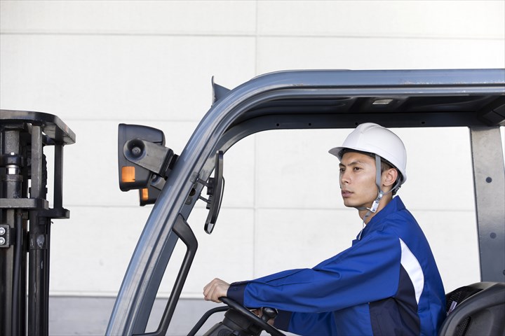《芳賀郡芳賀町》週払いOK・物流倉庫内でのカウンターフォークを使用した商材の入出庫スタッフ！（Web面接OK・土日祝休み）