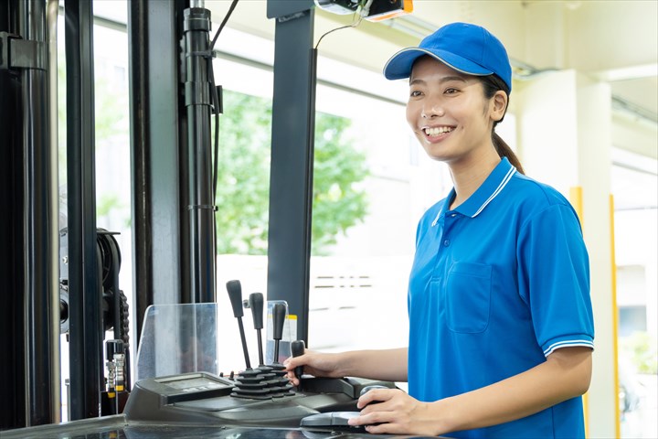 《芳賀郡市貝町》週払いOK・リーチフォークでの日用品の入出庫作業スタッフ！（週休2日・日勤）