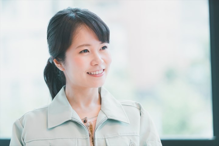 《三田市》週払いOK・クリーニング工場内での軽作業スタッフ！（未経験OK・2024年9月末までの短期）