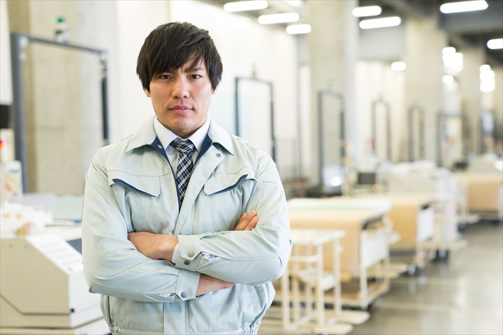 《大阪市住之江区》週払いOK・倉庫内にてフォークリフトを使用した一般貨物の入出庫作業スタッフ！（シニア活躍中・日勤帯）