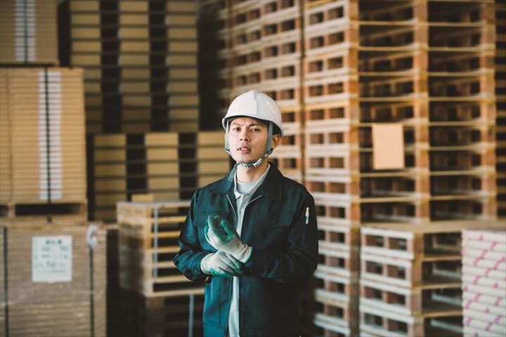 《向日市》週払いOK・冷蔵倉庫内での乳製品等の仕分け作業スタッフ！（週休2日・日勤）