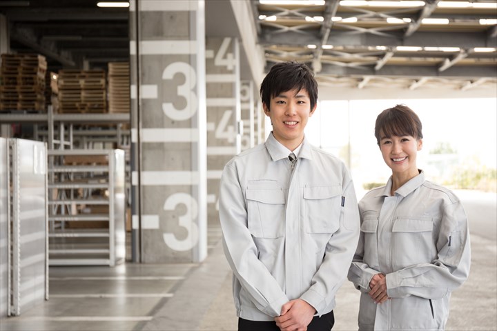 《横浜市西区》週払いOK・商業施設内での荷物の仕分けやピッキング作業スタッフ！（未経験OK・土日祝休み）