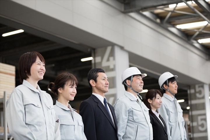 《戸田市》週払いOK・構内での回収した古紙を扱う軽作業スタッフ！（未経験歓迎・土日休み）