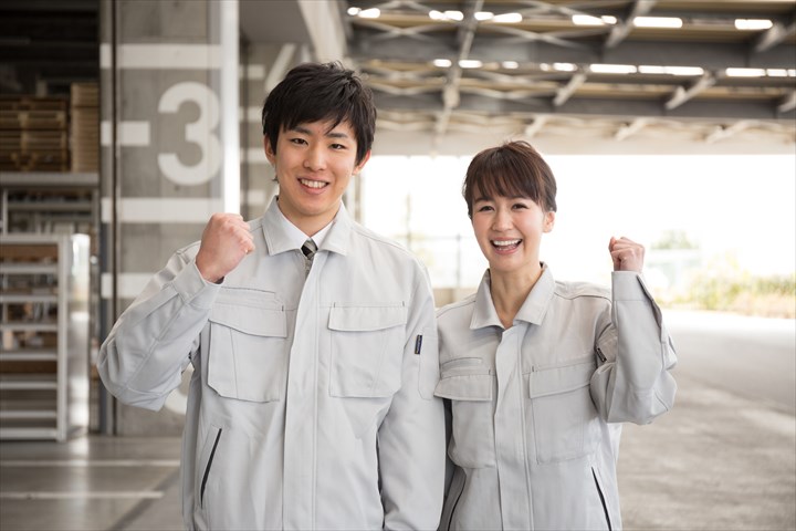 《大垣市》週払いOK・倉庫内での飲料の出荷作業スタッフ！（Web面接OK・短時間17:00～21:00）