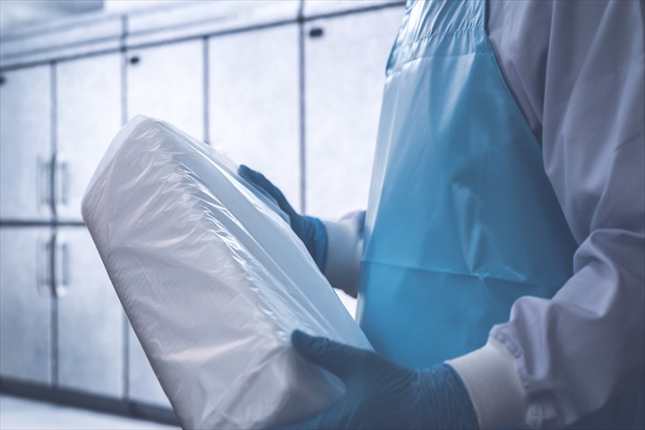 《久世郡久御山町》週払いOK・冷蔵倉庫内でのチルド食品のピッキングや仕分け作業スタッフ！（Web面接OK・週休2日）