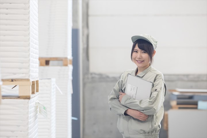 《尼崎市》週払いOK・冷凍冷蔵倉庫内での乳製品の入出庫作業スタッフ！（Web面接OK・未経験OK）