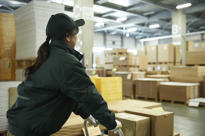 《市川市》週払いOK・冷凍庫内での商品のピッキングスタッフ！（週休2日・未経験OK）