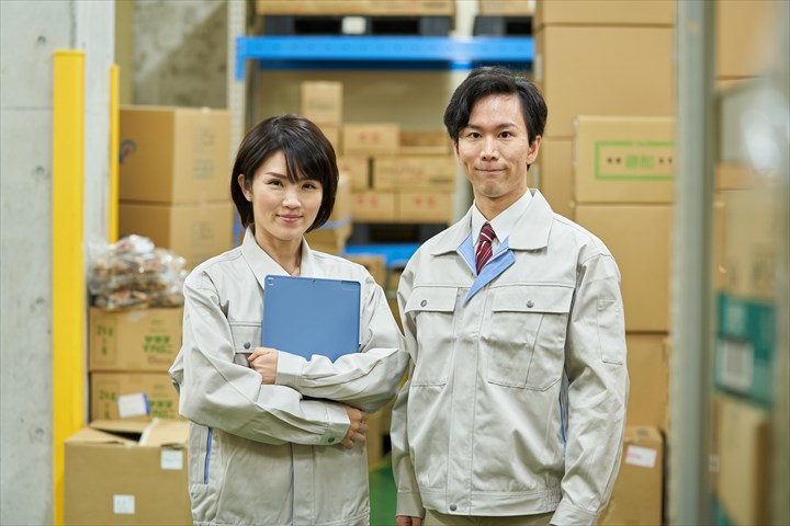 《神戸市東灘区》週払いOK・倉庫内でのドライやチルド食品の入出荷作業スタッフ！（Web面接OK・夜勤）