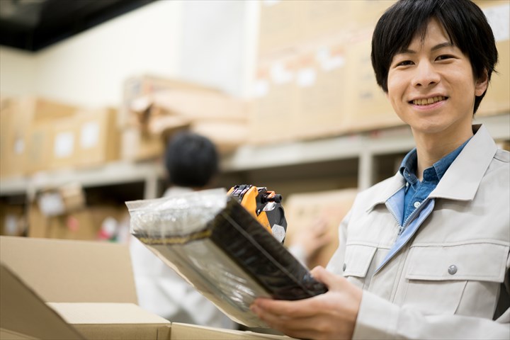 《小牧市》週払いOK・センター内での産業廃棄物の仕分け作業スタッフ！（Web面接OK・未経験OK）