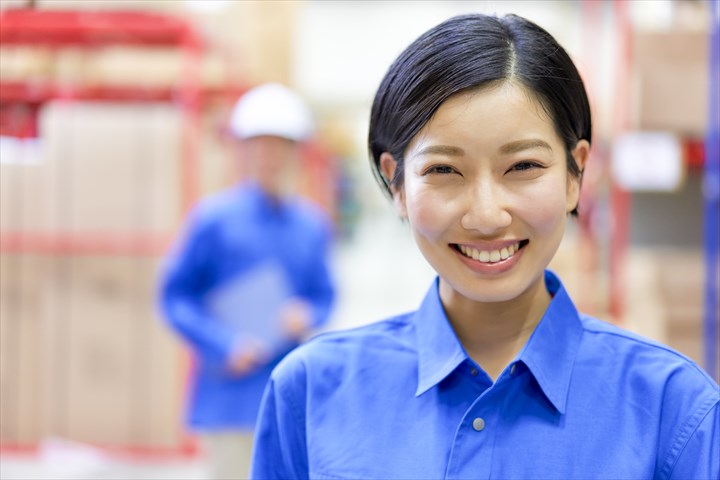 《川崎市川崎区》週払いOK・冷凍庫内での食品のピッキング作業スタッフ！（未経験歓迎・駅チカ）