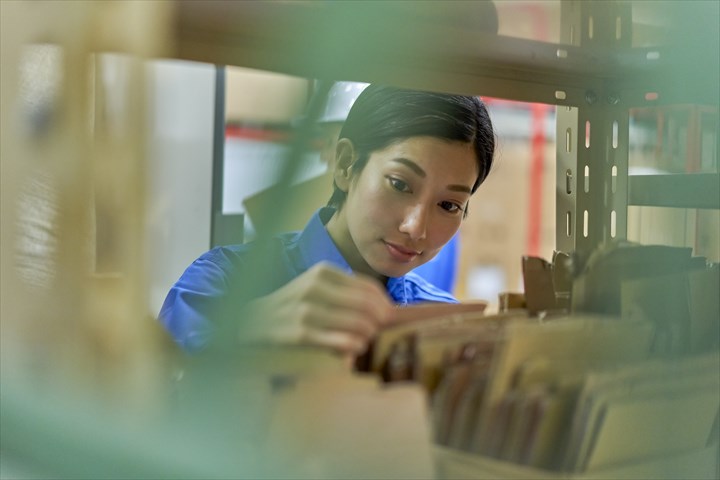 《横浜市戸塚区》週払いOK・一般貨物の仕分け作業スタッフ！（Web面接OK・土日祝休み）