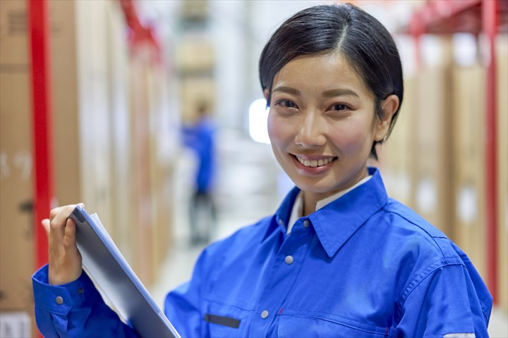 《川越市》週払いOK・工場内でのパチンコ台部品の調査や箱詰め作業スタッフ！（未経験歓迎・土日祝休み）