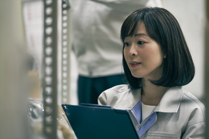 《近江八幡市》週払いOK・工場内での金属部品のピッキング作業スタッフ！（未経験歓迎・土日祝休み）