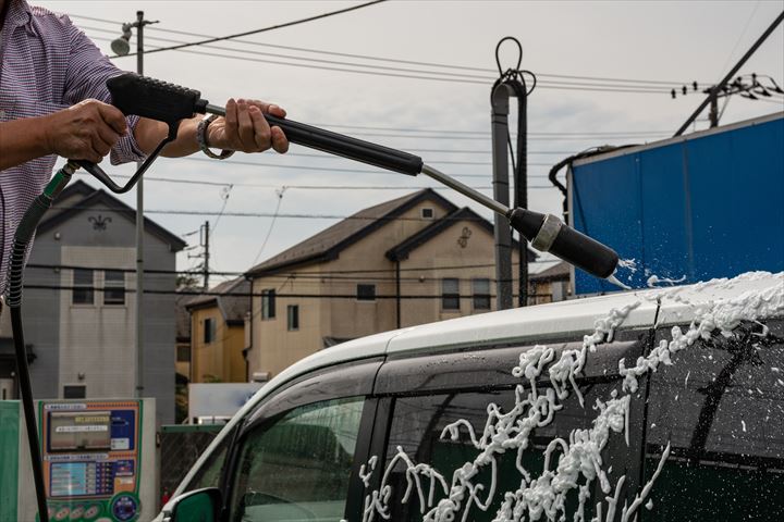 《つくば市》週払いOK・カー用品店でのピット作業スタッフ！（Web面接OK・週休2日）