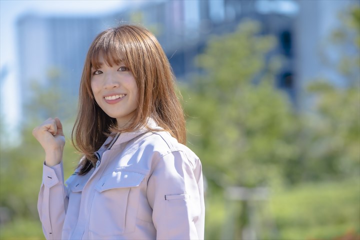 《深谷市》週払いOK・工場内でのガラスの搬入作業スタッフ！（土日祝休み・未経験歓迎）