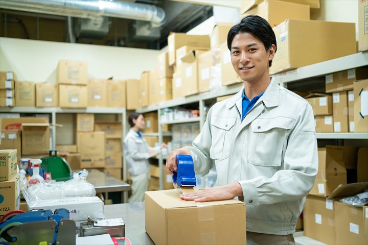 《横浜市金沢区》週払いOK・倉庫内でのピッキングや梱包作業スタッフ！（Web面接OK・未経験OK）