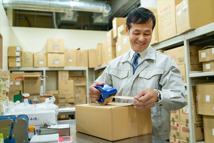 《墨田区》週払いOK・倉庫内での酒類の入出荷作業スタッフ！（高時給・未経験OK）