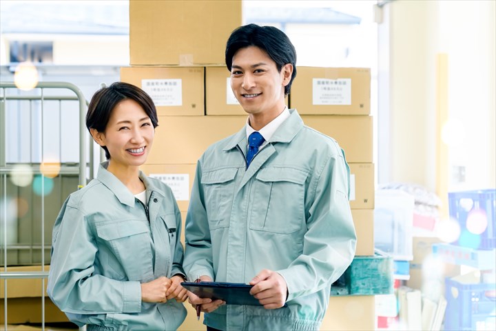 《東大阪市》週払いOK・倉庫内での飲料品のピッキング作業スタッフ！（未経験活躍中・シニアOK）