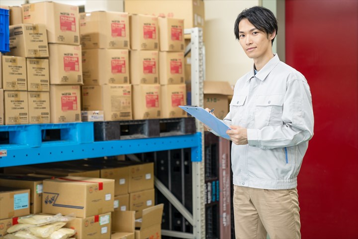 《広島市安佐南区》週払いOK・倉庫内での飲料のピッキング等の作業スタッフ！（日勤・短時間16:00～20:00）