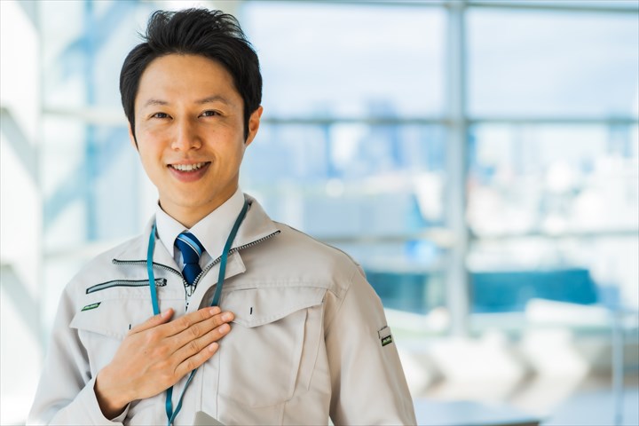 《川崎市川崎区》週払いOK・冷凍庫内での食品の格納作業スタッフ！（未経験歓迎・駅チカ）