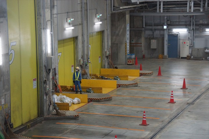 《東大和市》週払いOK・冷蔵倉庫内での飲食物のピッキング作業スタッフ！（Web面接OK・駅近）