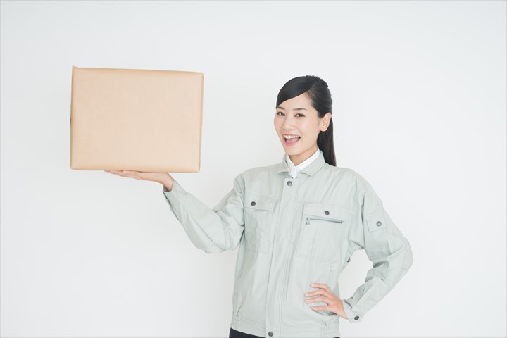 《成田市》週払いOK・空港の倉庫内での航空貨物の仕分け作業スタッフ！（Web面接OK・週休2日）