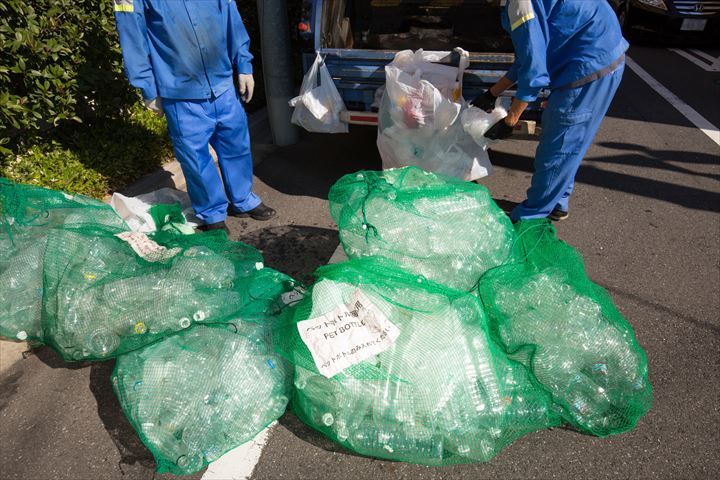 《世田谷区》週払いOK・家庭ゴミの回収助手スタッフ！（Web面接OK・未経験OK）